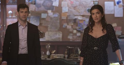 (L-R) Riley Poole (Justin Bartha) and Jess (Lisette Olivera)