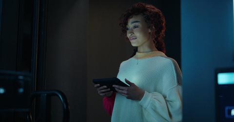 Tati Gabrielle as Hannah in 'Kaleidoscope'