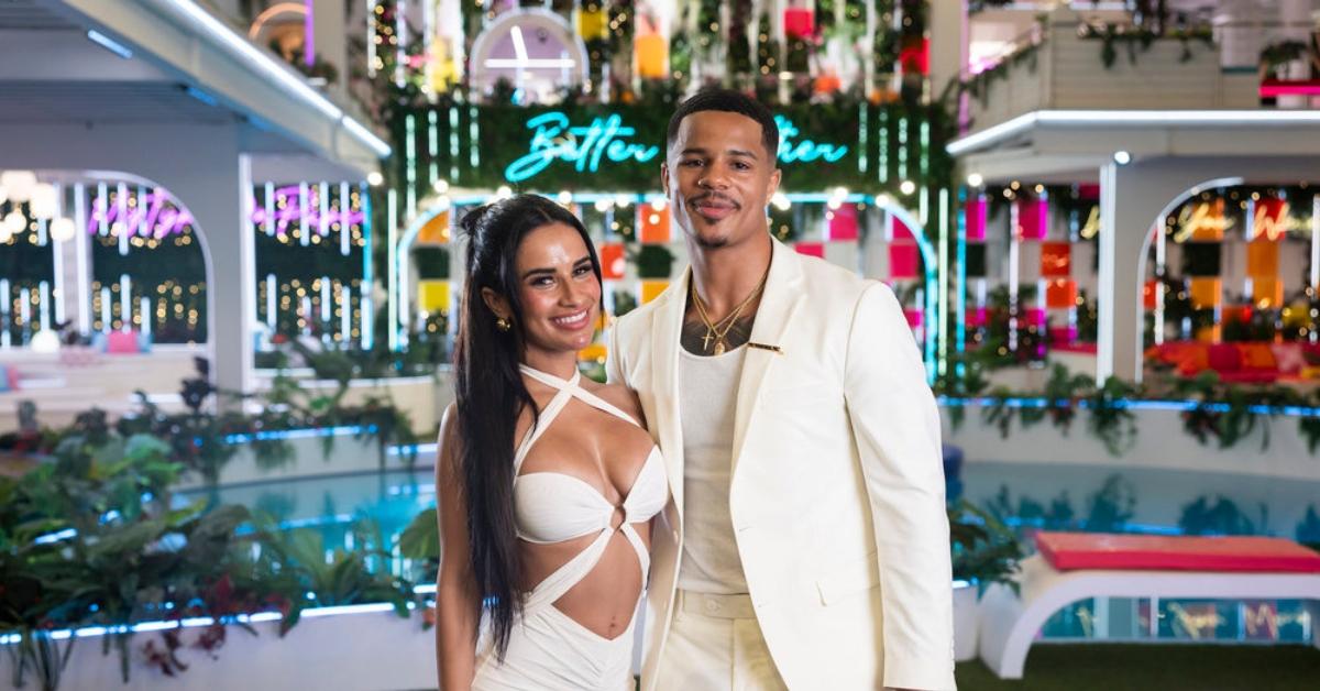 (l-r): Yulissa Escobar and Ace Greene on 'Love Island'