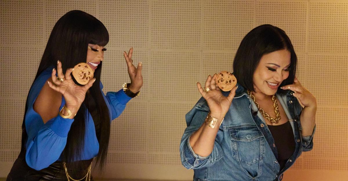 Salt-N-Pepa sneak away with cookies in the ad for GRANDMA's Cookies.