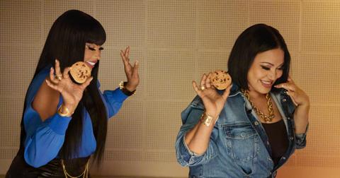 Salt-N-Pepa sneak away with cookies in the ad for GRANDMA's Cookies.