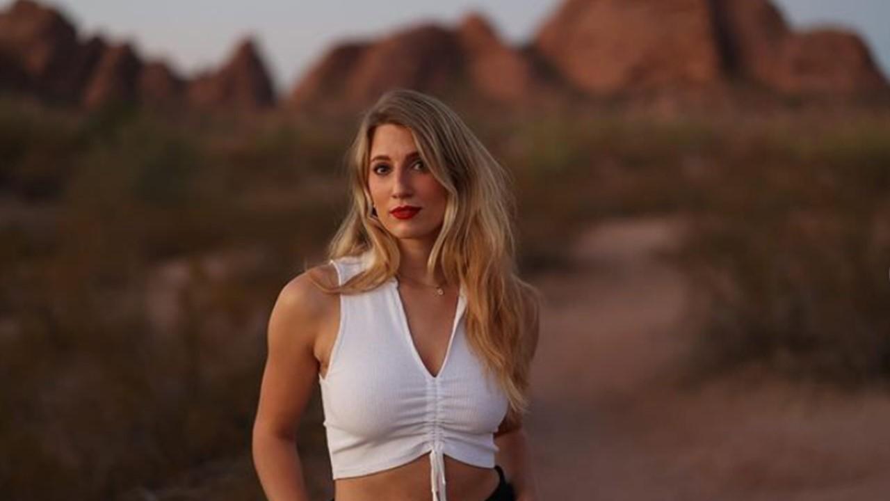 Olivia Plath in a white shirt in the desert