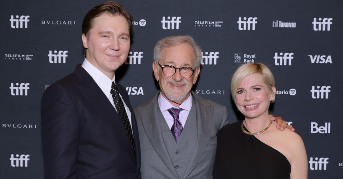 Steven Spielberg with Paul Dano and Michelle Williams, who play Sammy's parents in 'The Fabelmans'