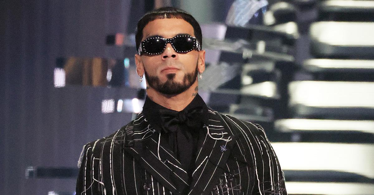 Anuel AA at the VMAs in a suit and sunglasses.