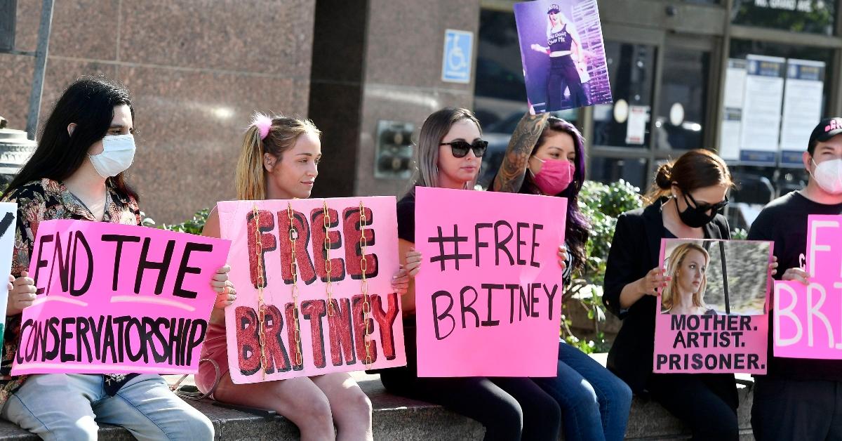 Fans outside of Britney Spears' conservatorship hearing.