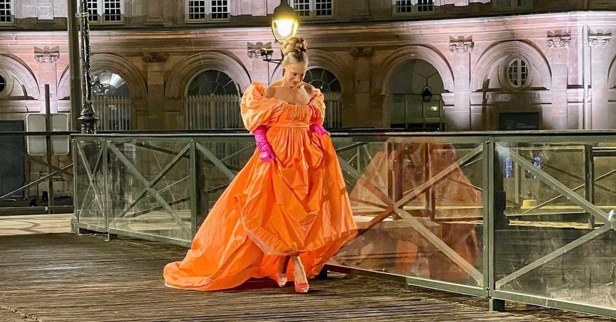 Carrie Bradshaw in Paris in 'And Just Like That'