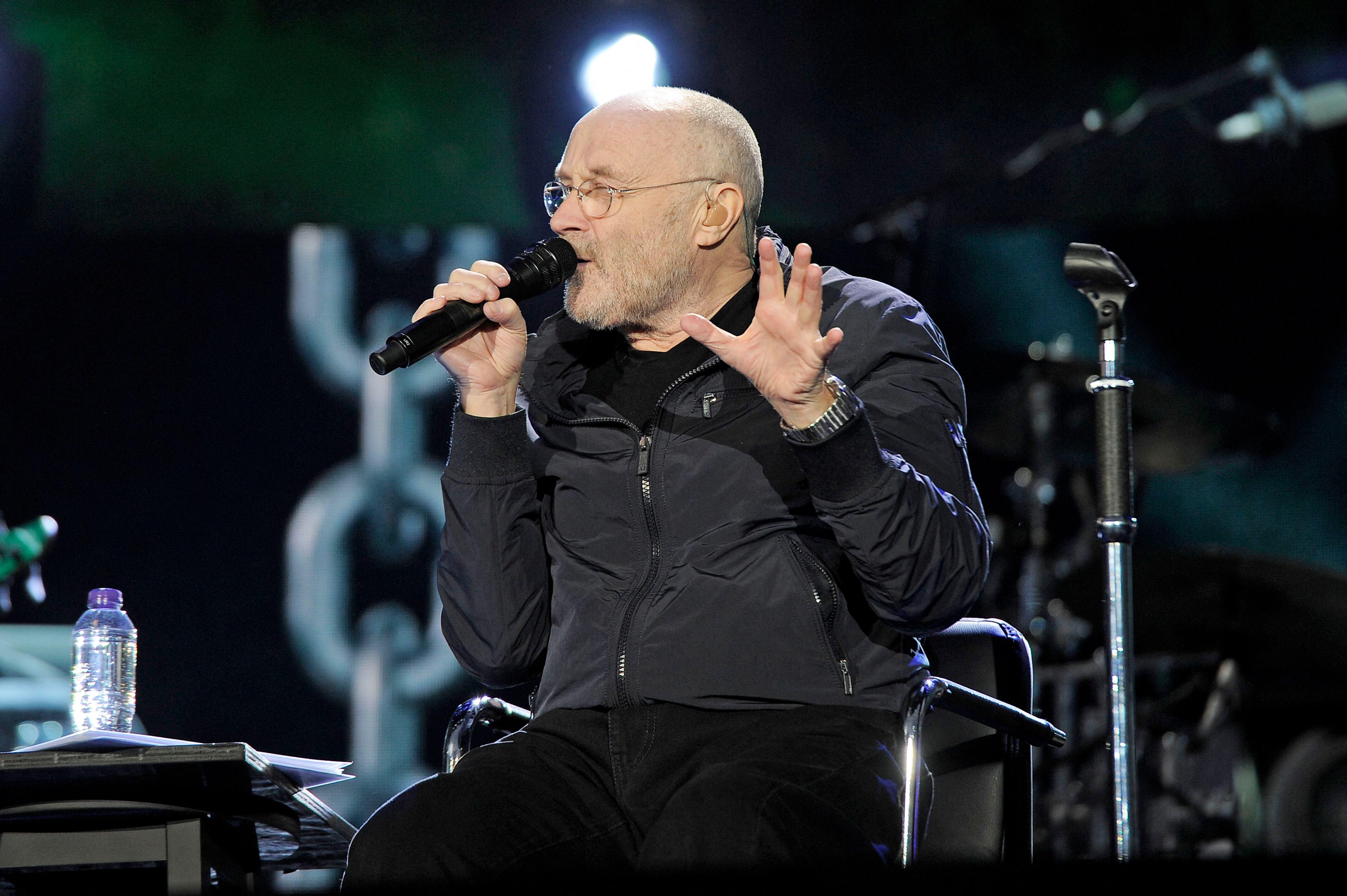 phil-collins-performing-live