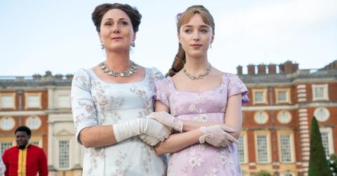 Violet Bridgerton (Ruth Gemmell) and Daphne Bridgerton (Pheobe Dynevor)