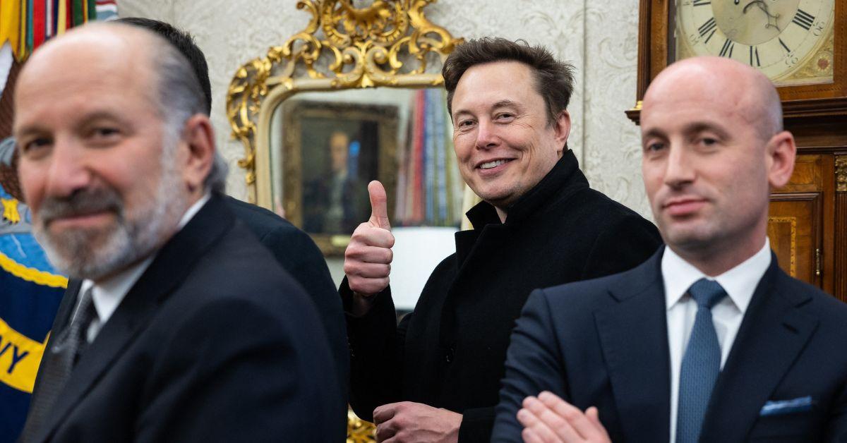 Elon Musk putting a thumb up in the Oval Office. 