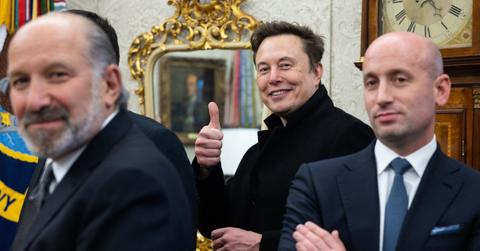 Elon Musk putting a thumb up in the Oval Office.