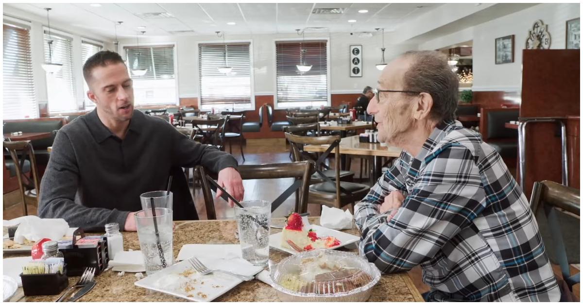 (l-r): Louie and Ron talking at dinner on 'Life After Lockup'