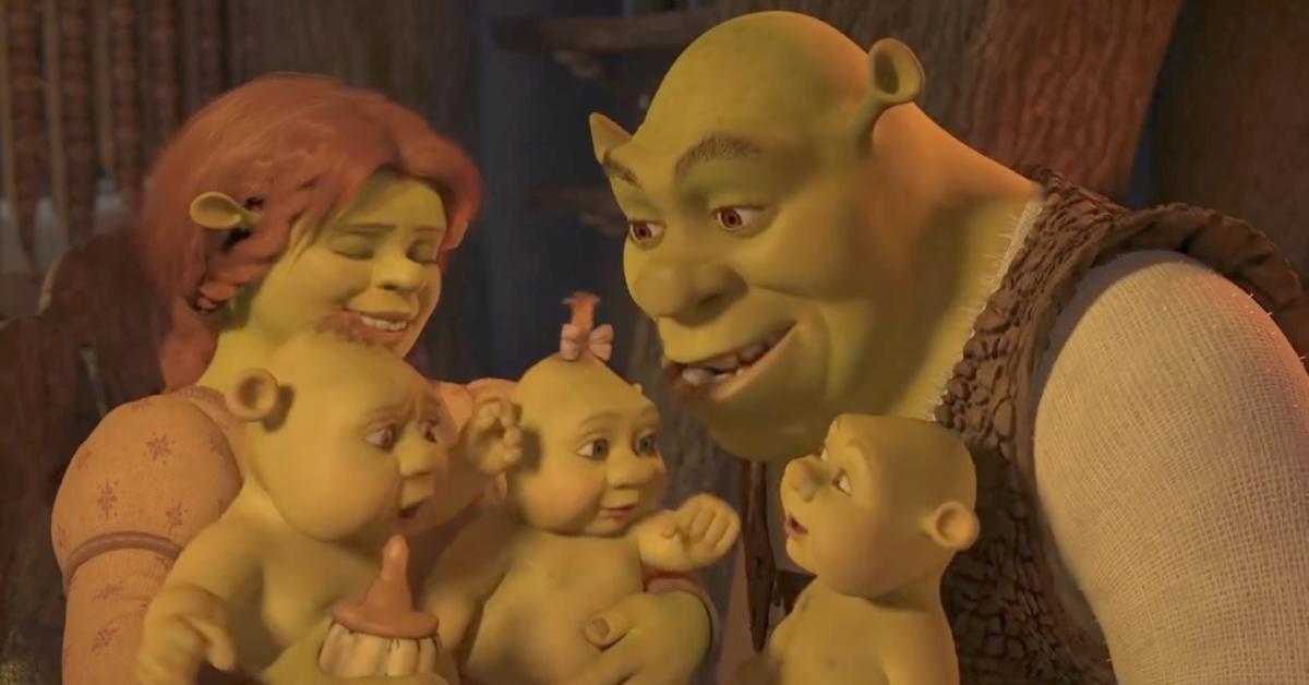 (l-r): Fiona (Cameron Diaz), Shrek's three children, and Shrek (Mike Myers)