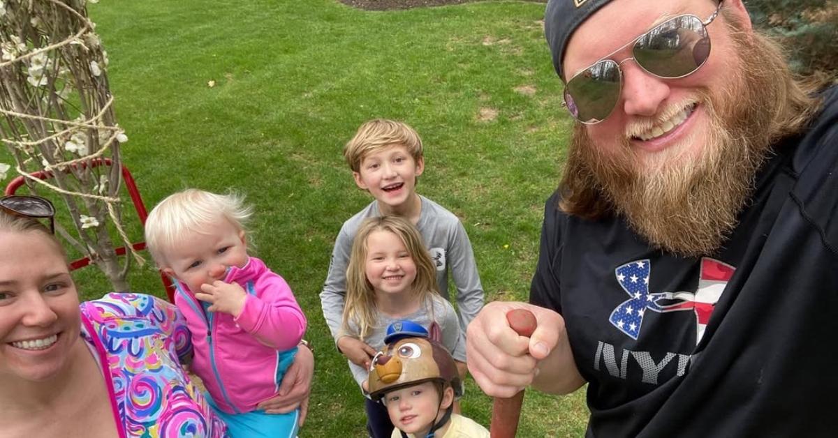 (l-r): Jenny Mangold, her and Nick Mangold's kids, and Nick Mangold
