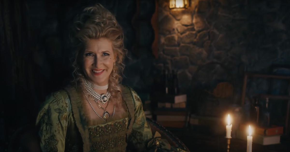 Laura Dern as the Evil Stepmother in Taylor Swift's "Bejeweled" music video.