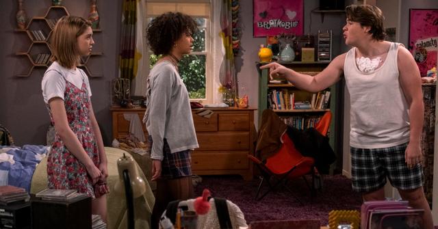 Callie Haverda as Leia, Ashley Aufderheide as Gwen, Maxwell Acee Donovan as Nate