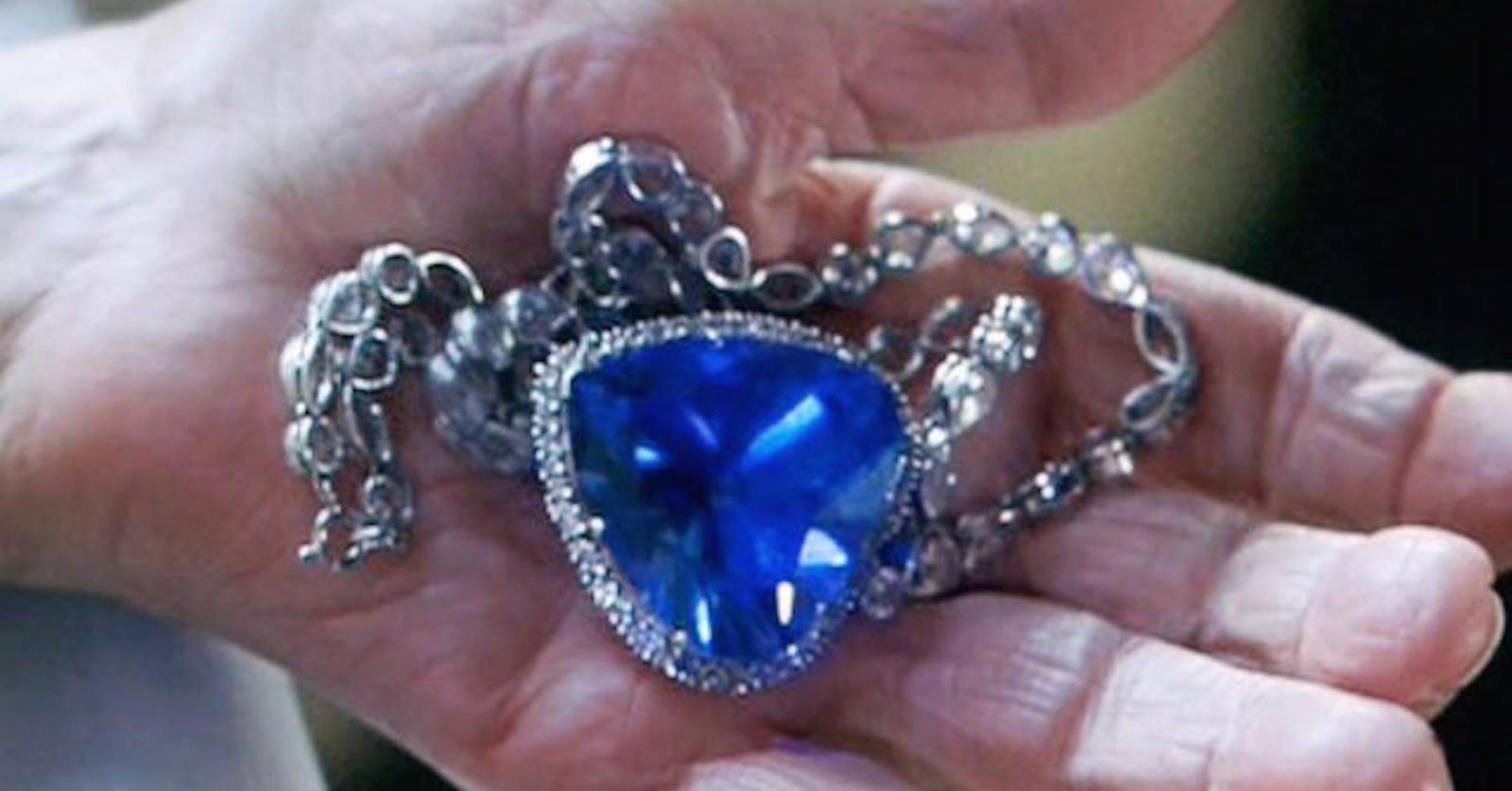 Necklace Found on Ocean Floor Reveals True Love Story From the Titanic