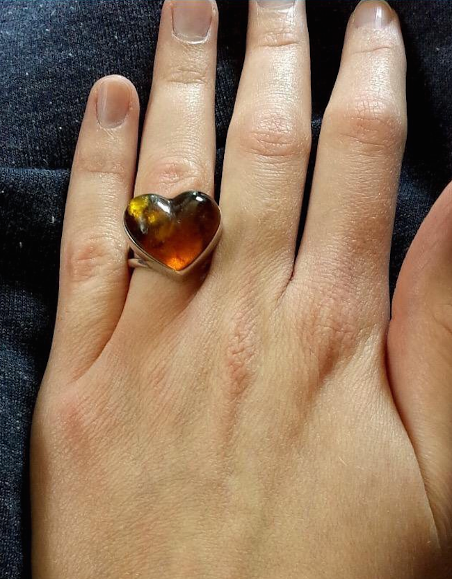 Woman Shares Ugly Engagement Ring Horror Story On Twitter