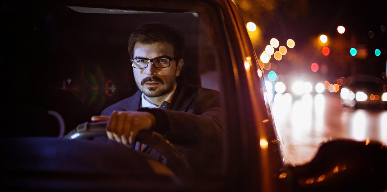 Cops Warn Why You Should Drive Away If Someone Flashes Their Headlights