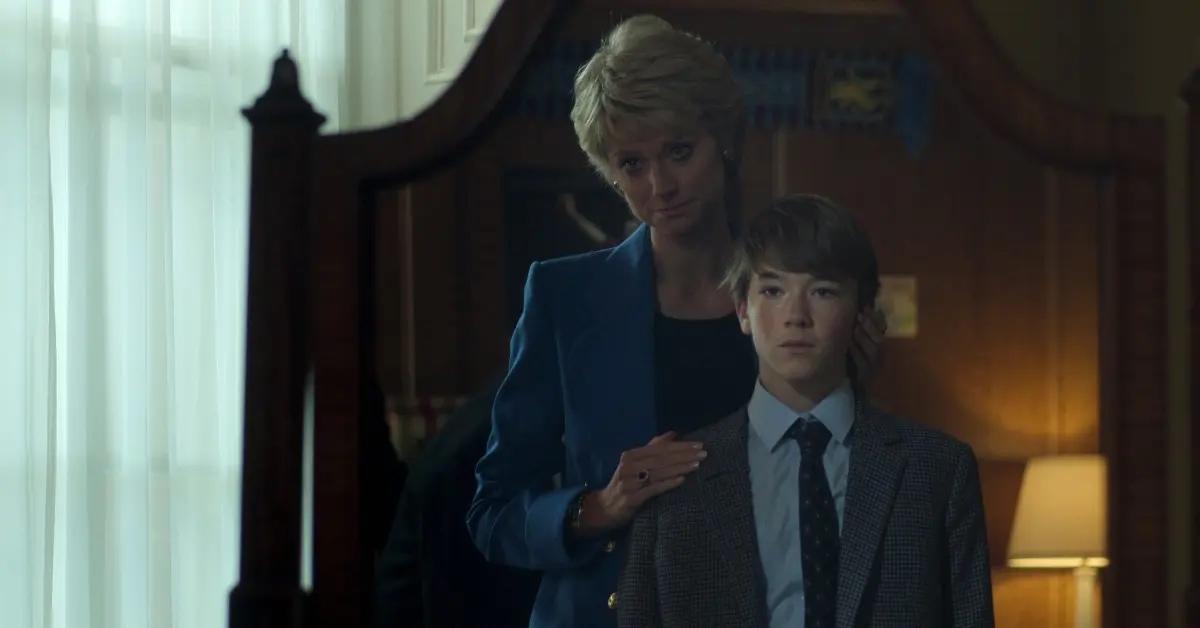 (L-R) Princess Diana (Elizabeth Debicki) and Prince William (Timothee Sambor) 