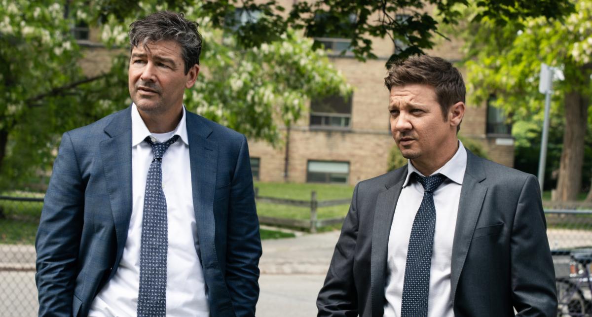 Kyle Chandler and Jeremy Renner in 'Mayor of Kingstown'