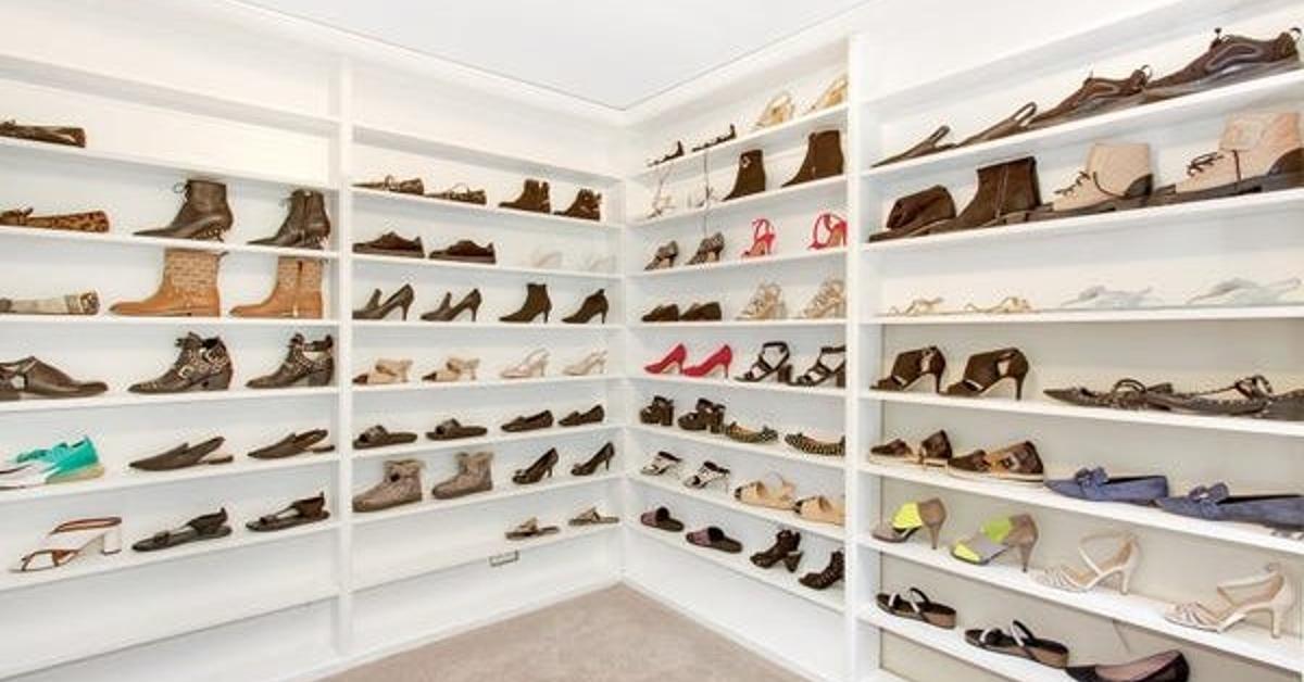 homeowners turn bookshelves into shoe shelves - Twitter