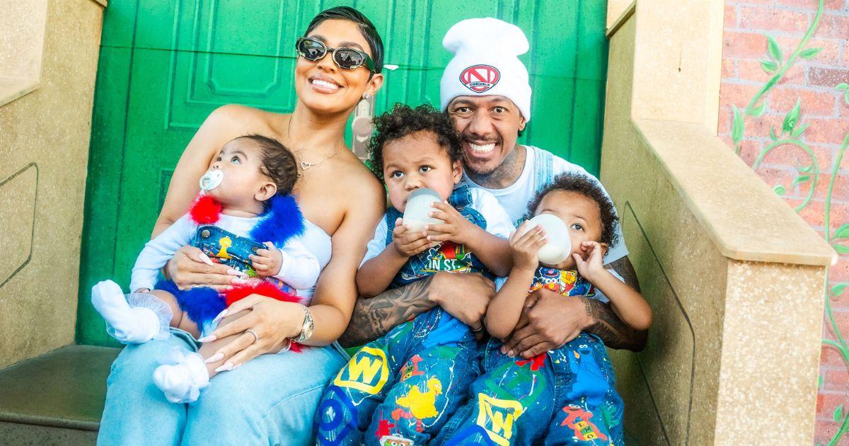 De La Rosa and Nick Cannon with sons