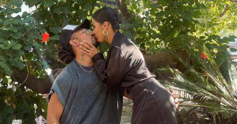 Linh Phan and Maggie Hancock kissing