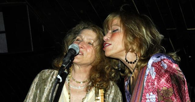 Carly Simon Opened Up About Losing Sisters Joanna and Lucy