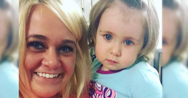 This Olive Garden Waitress Feeds Toddler So Her Mom Could Eat