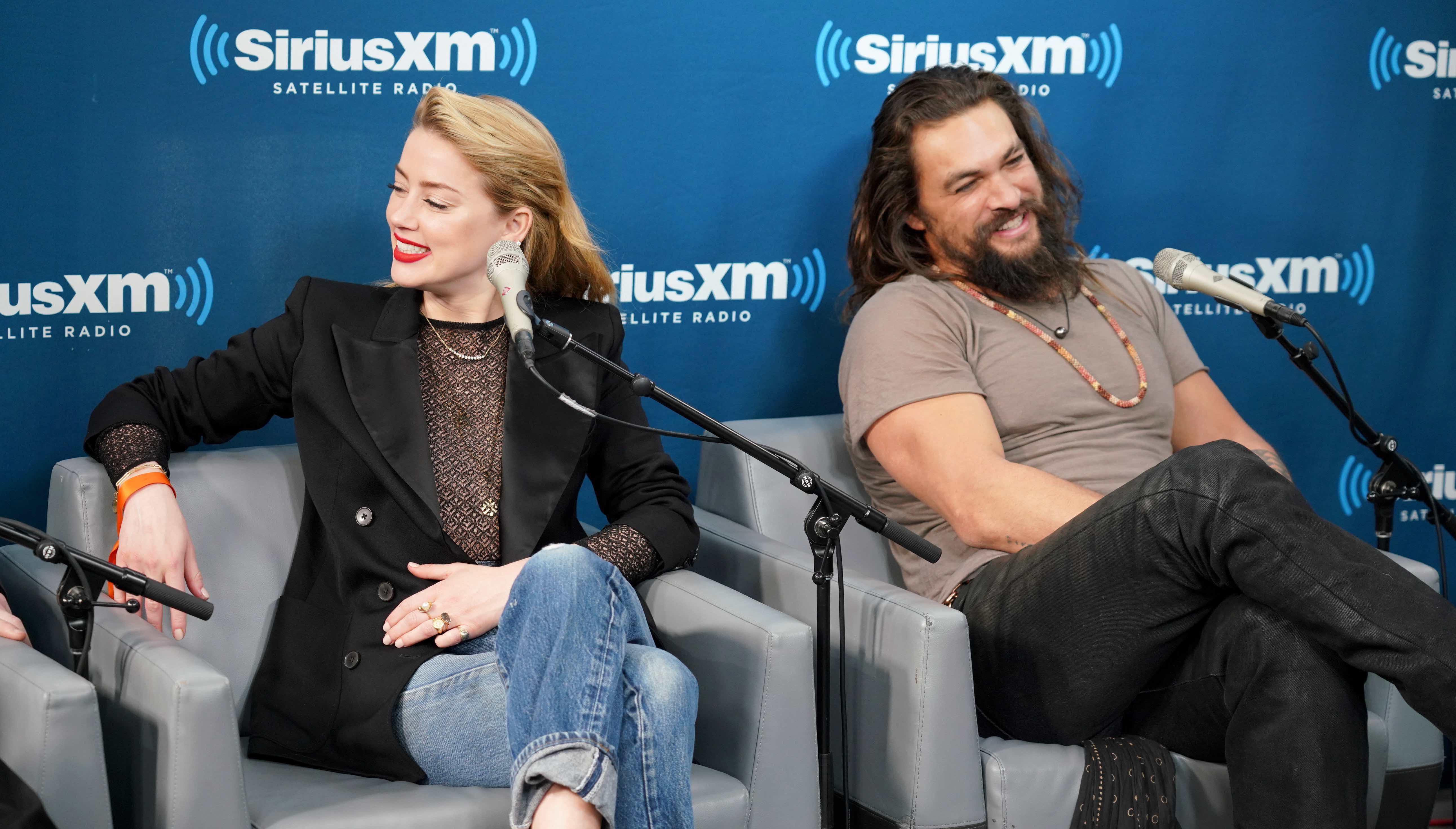 Mensagens de texto entre Amber Heard e Jason Momoa serão reveladas no  tribunal