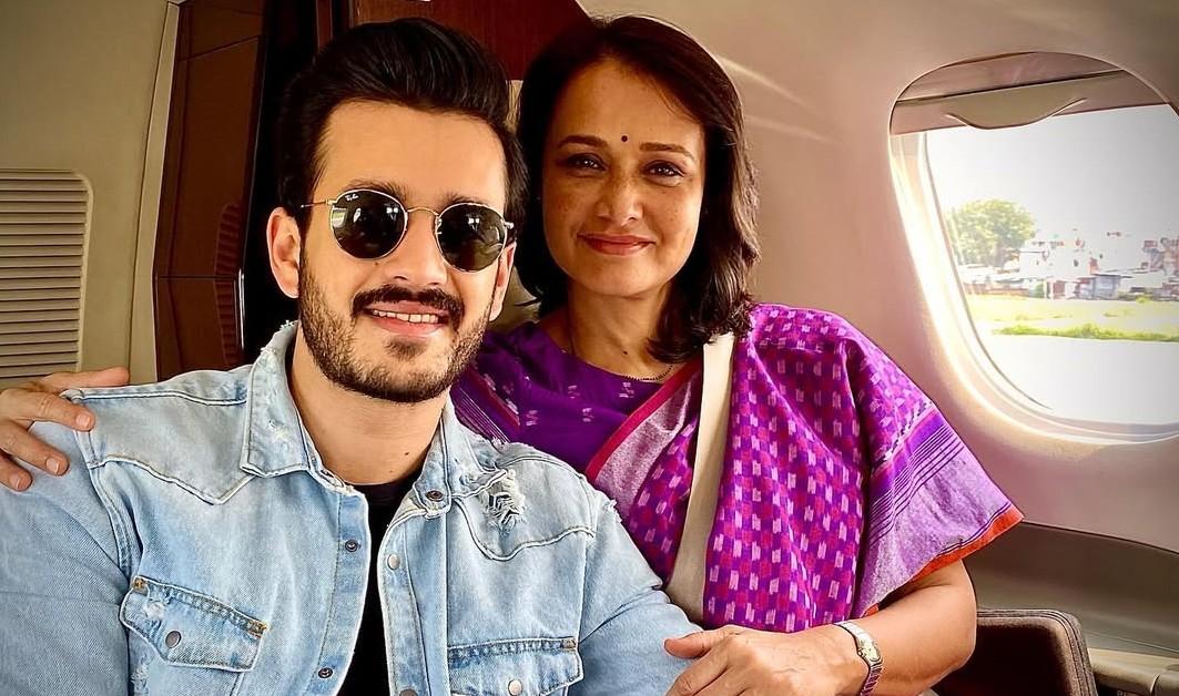 Akhil Akkineni with his mother