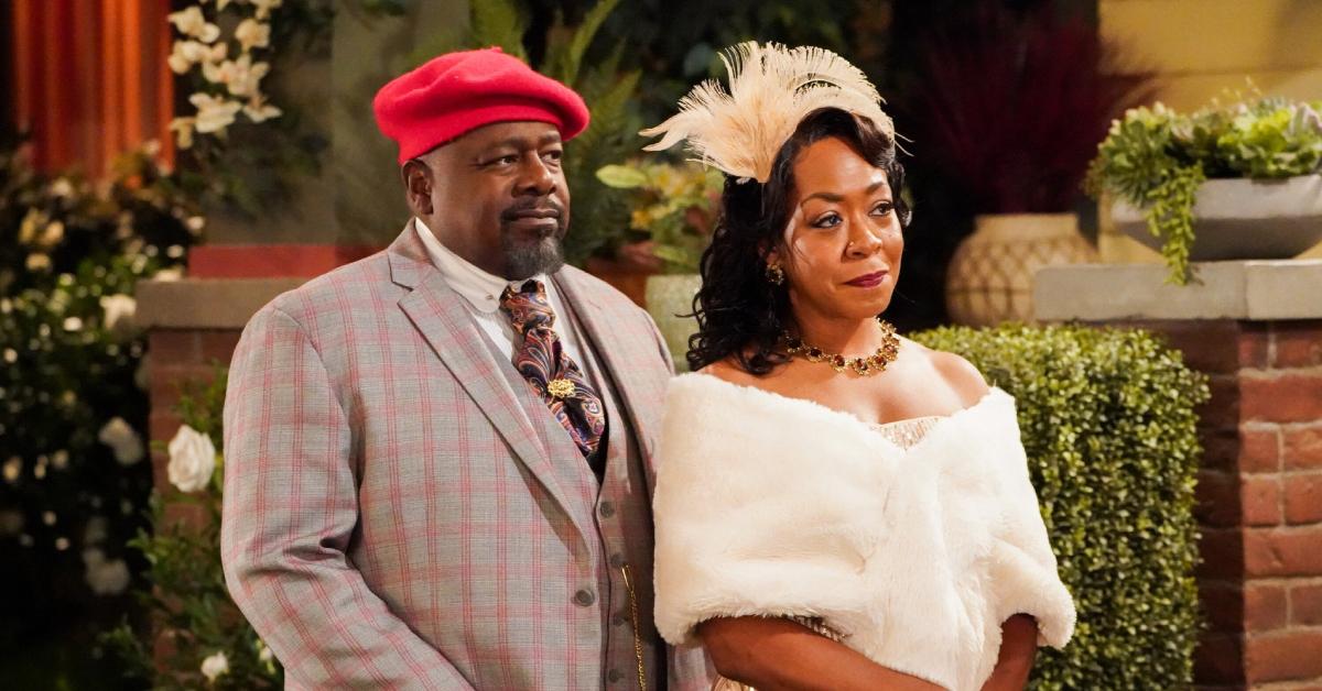 Cedric the Entertainer and Tichina Arnold in 'The Neighborhood'.