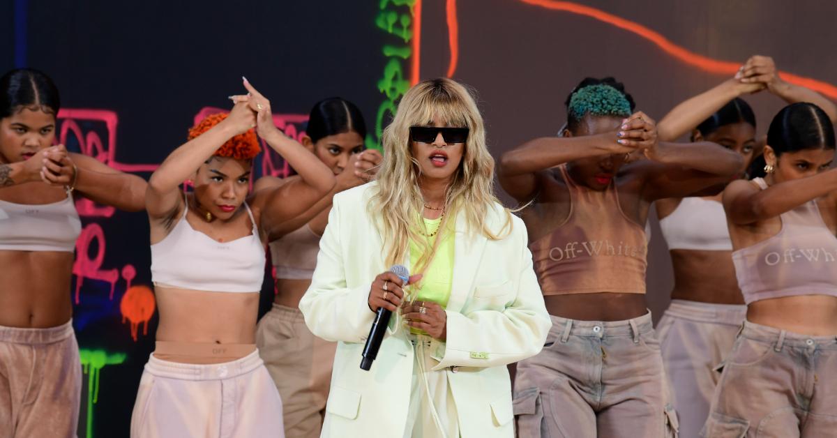 What's the Controversy Surrounding M.I.A.? Details
