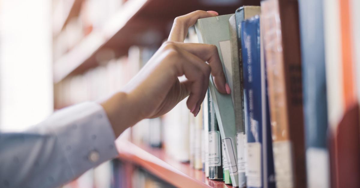 student-searching-books-picture-id910852368-1542303692308-1542303694242.jpg