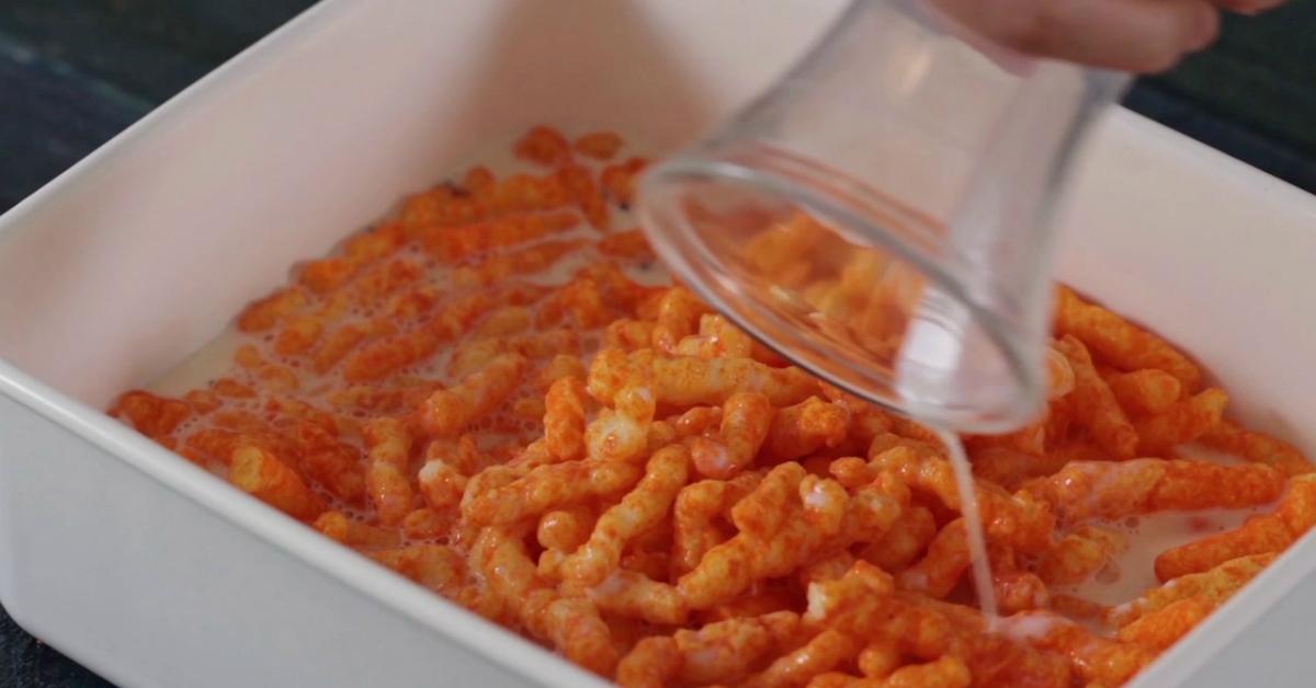 The "Southern" tradition of putting peanuts in coke has people divided