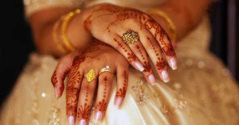 henna hands picture id