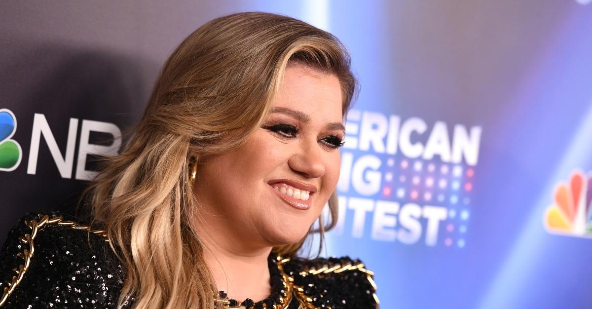 Is Kelly Clarkson Dating?