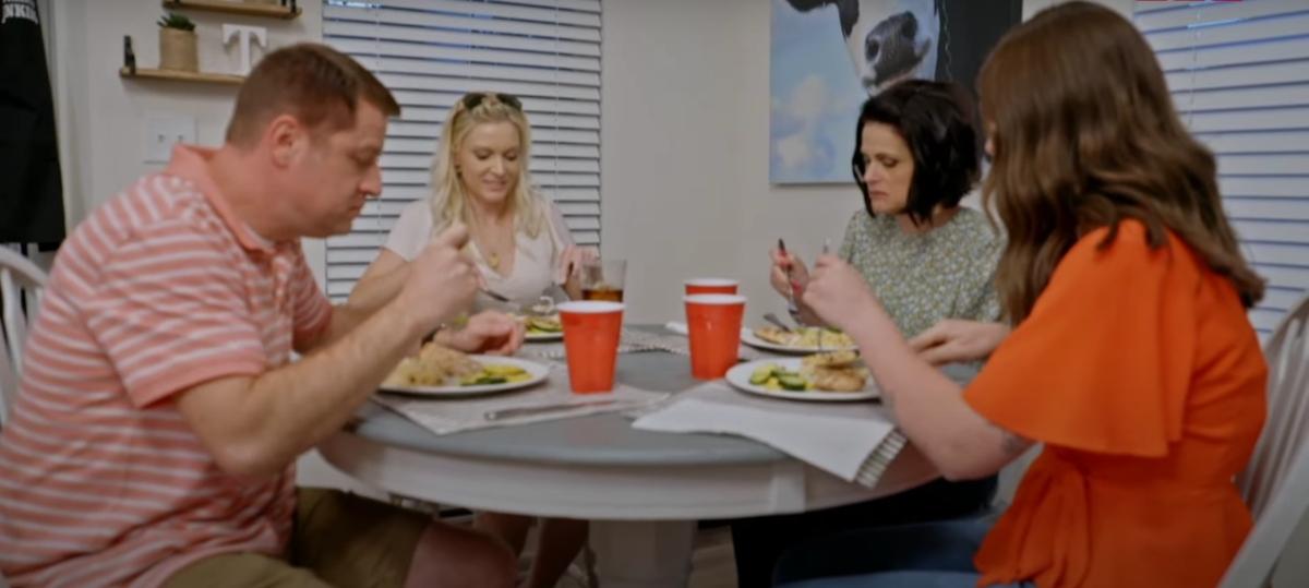 Chelsea has dinner with Kenzie's parents on 'You, Me & My Ex'