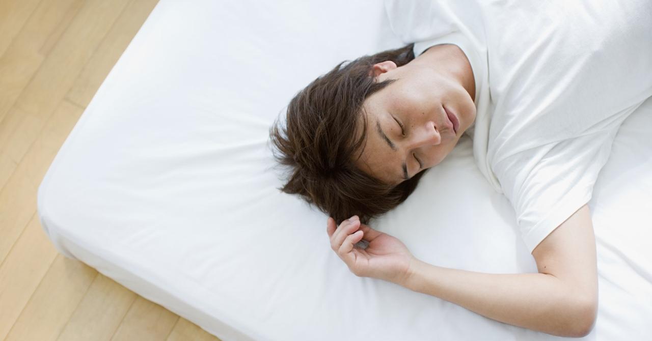 Mattress on Floor Without a Bed Frame Accumulates Mold