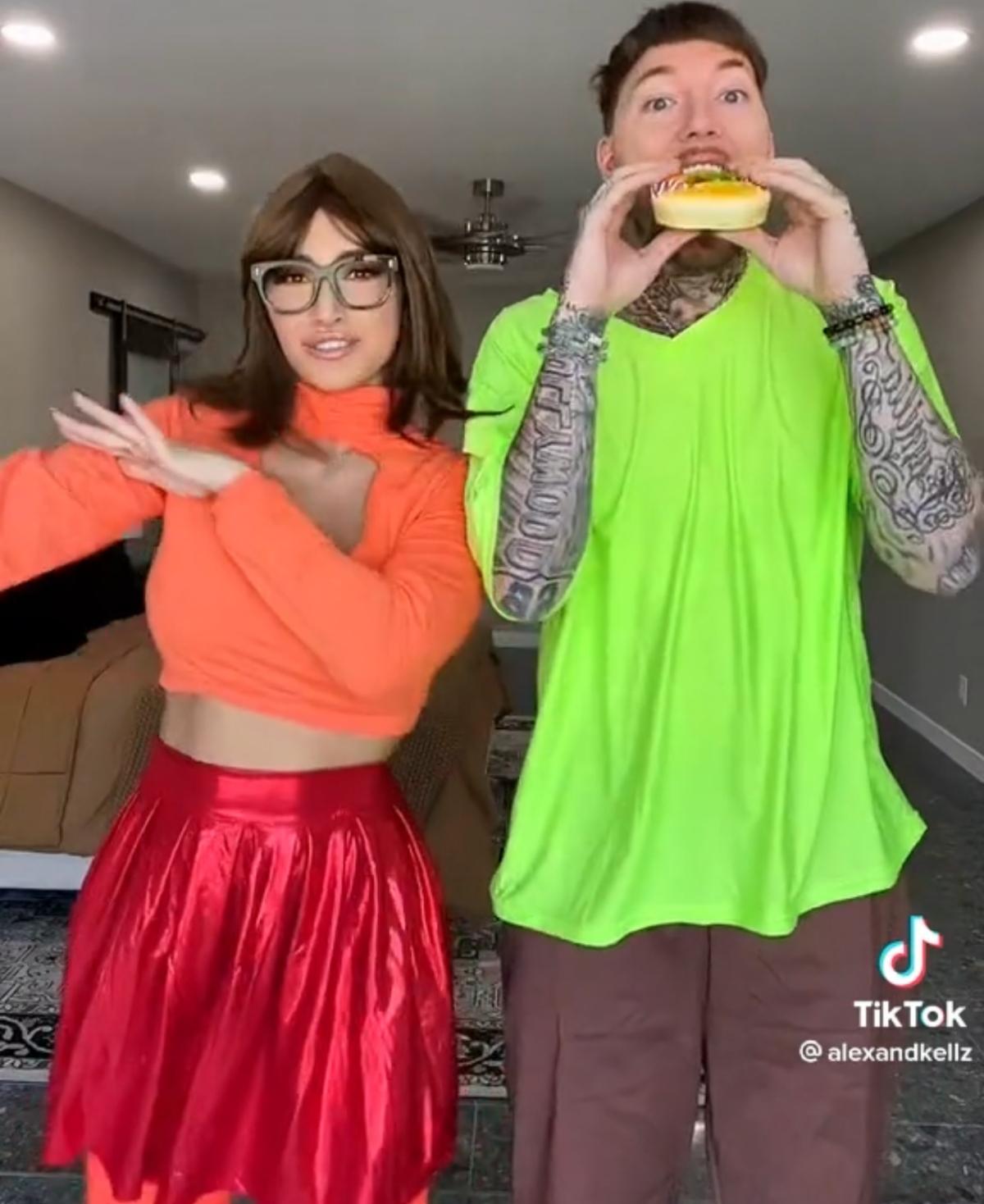 Velma and Shaggy from 'Scooby Doo' couples costume