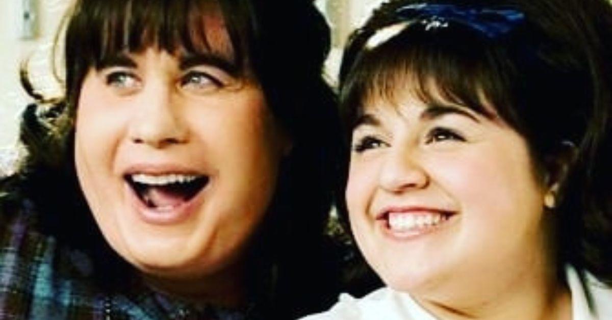 (l-r): John Travolta as Edna Turnblad and Nikki Blonsky as Tracee Turnblad in 'Hairspray' 