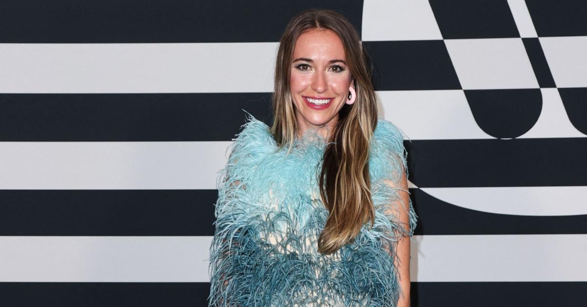 Lauren Daigle posing on the red carpet