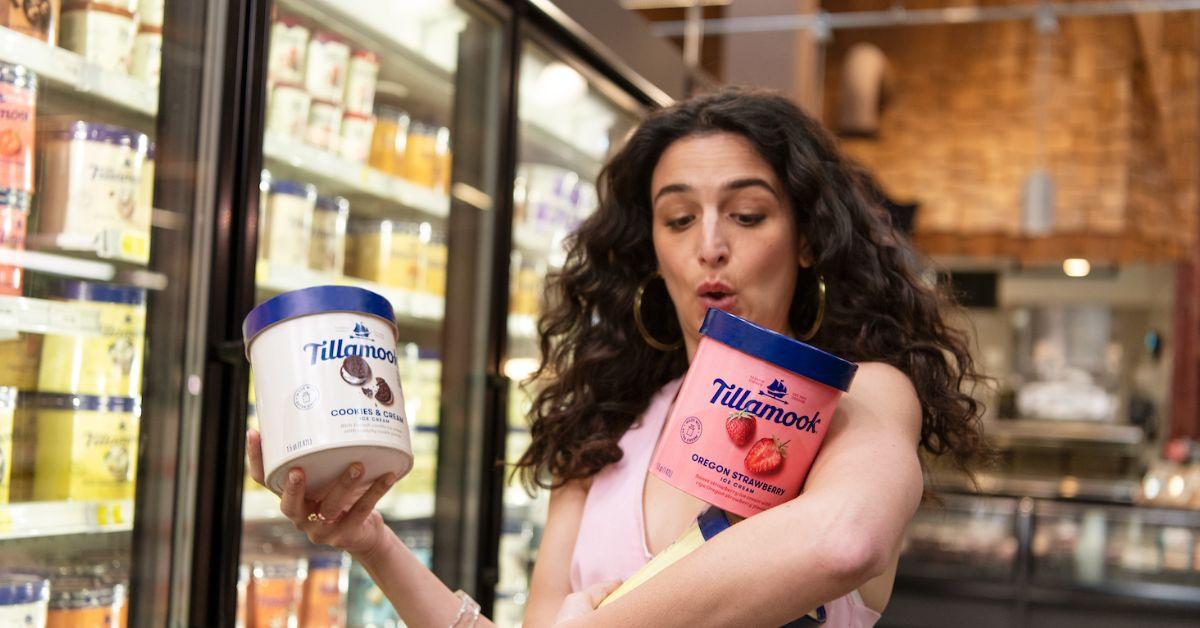 Jenny Slate buying Tillamook ice cream