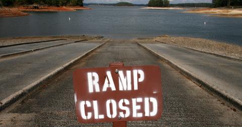 A sign that reads "ramp closed" at Lake Lanier