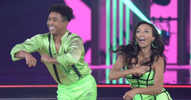 dancing with the stars no lift rule