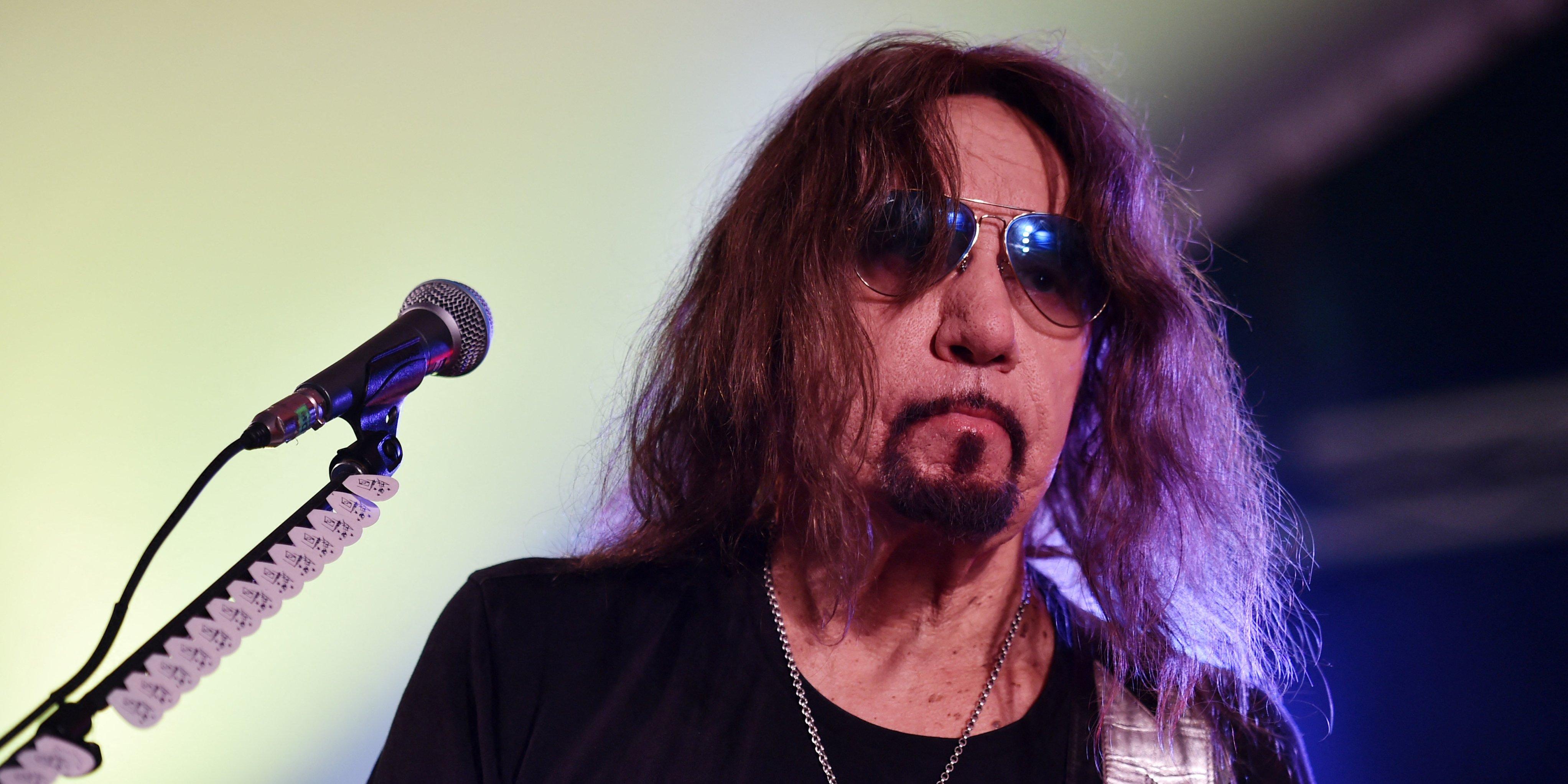 ace-frehley-microphone
