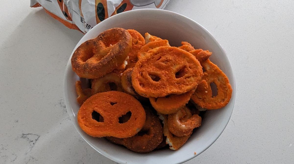 We Tried That: Cheetos Pretzels Come in Two Iconic Flavors