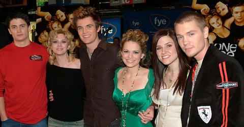 JAMES LAFFERTY, HILARIE BURTON, TYLER HILTON, BETHANY JOY LENZ, SOPHIA BUSH, CHAD MICHAEL MURRAY ONE TREE HILL CAST
