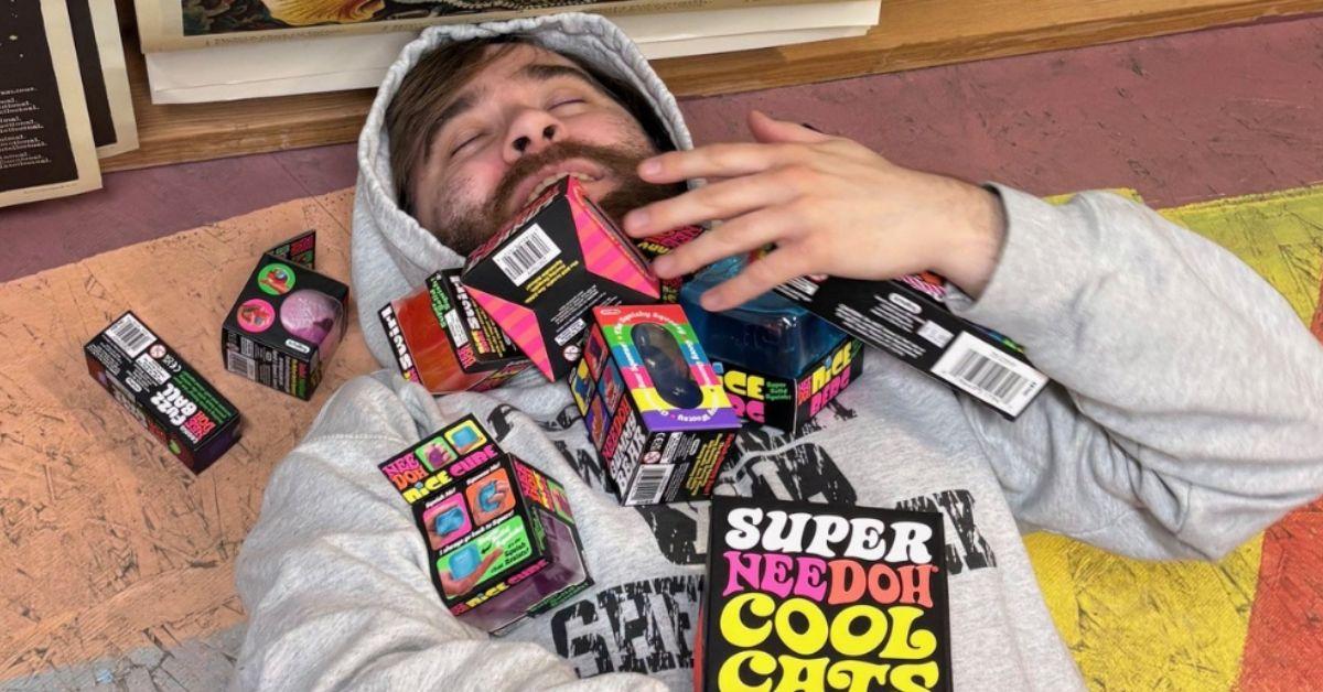 A Man and His NeeDohs