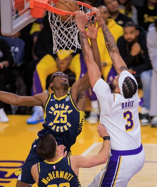 Indiana Pacers Jalen Smith attempts to block LA Lakers Anthony Davis